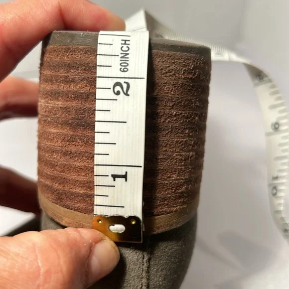 TOMS Women's Esme Desert Taupe Suede Chelsea Boot Size 8. 2.5” heel size - Picture 14 of 15